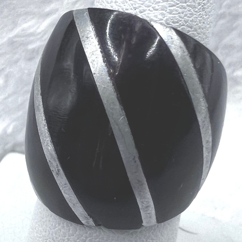 Vintage Hand‎ Carved Wooden Ring Sz 6.5 Enamel Stripes